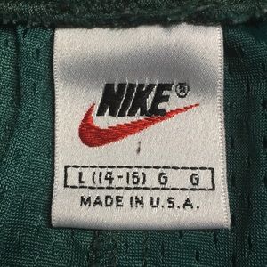 Nike Bottoms - Nike Shorts L(14-16) Nike Bottoms - Nike Shorts L(14-16)